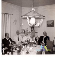 1964 Douane Schipperfeestje in de woning van de Kok aan de waterkant uiters links deh. Broekhuizen -rechts Hendrien van der Laag-Damen Coll. HKR (5)